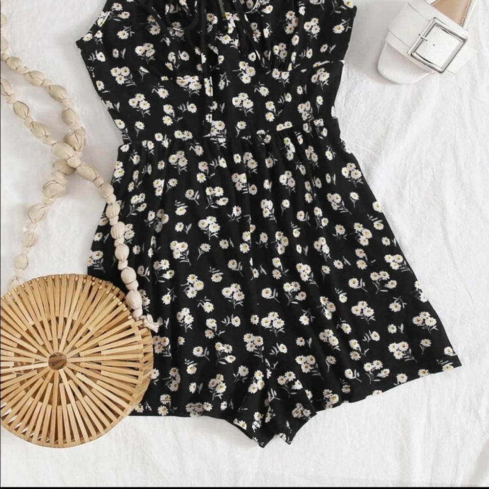 NWT SHEIN: XS Black Floral Tie Up Strap Romper - Picture 2 of 10
